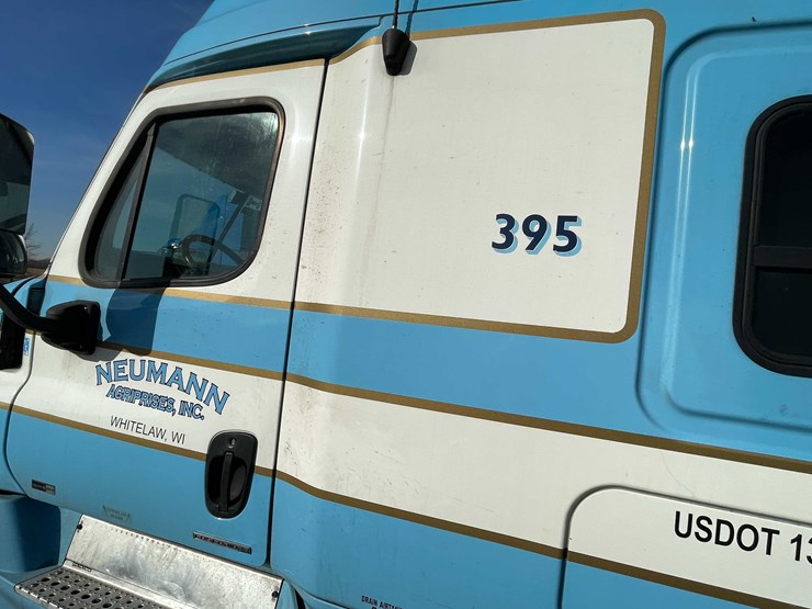 #206-•-2012-freightliner-cascadia-semi-tractor-(title-in-delay)-(denmark,-wi)-image-20