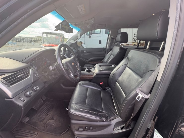 2018-chevrolet-tahoe-lt-image-16