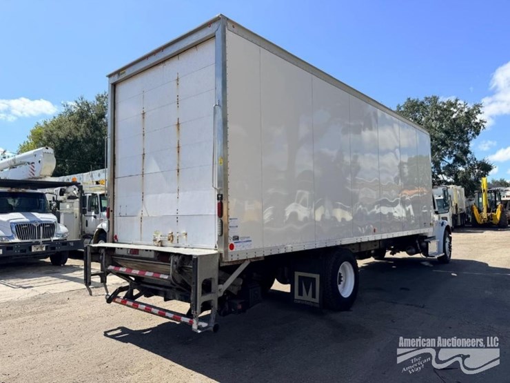 2022-freightliner-m2-box-truck-image-4