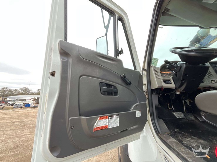 2010-international-7600-image-9