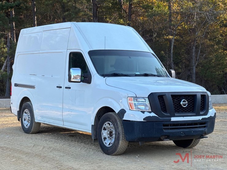 2014-nissan-nv2500hd-image-1