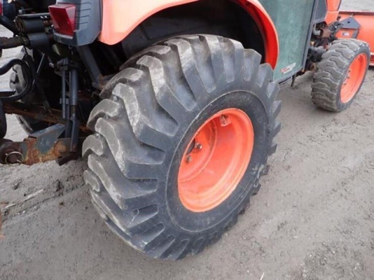 2014-kubota-b3350hsd-image-52