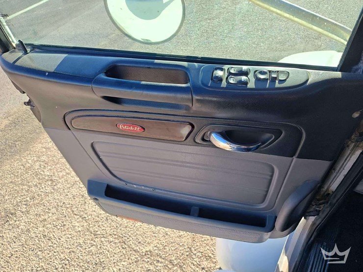 2012-peterbilt-386-image-9