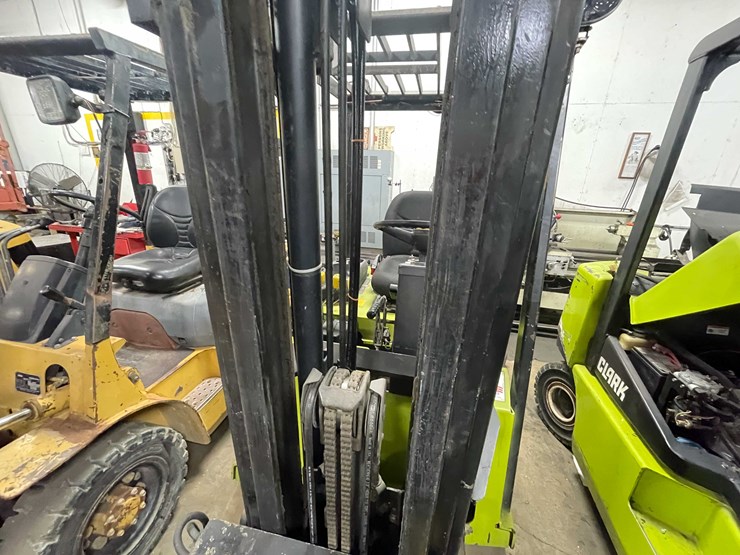 #454-•-clark-electric-forklift-(shawano,-wi)-image-17