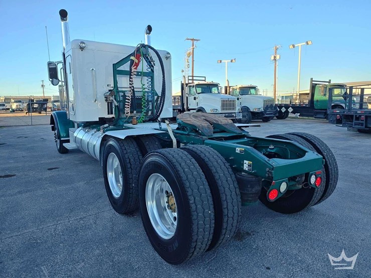 2015-peterbilt-389-image-4