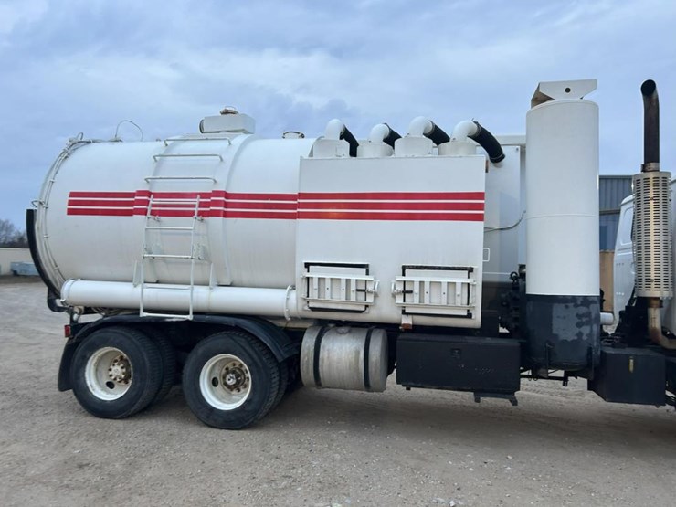 #1432-•-1992-volvo-(white-gmc)-vac-truck-image-13