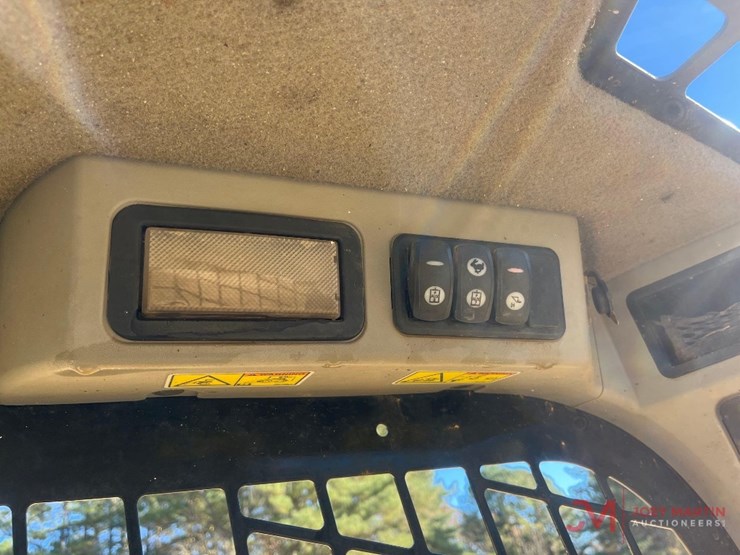 2015-caterpillar-259d-image-14