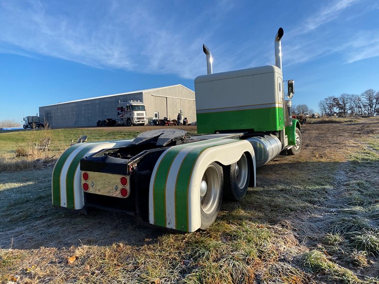 #1010-•-1984-peterbilt-sleeper-cab-semi-(has-wi-title)-(colfax,-wi)-image-9
