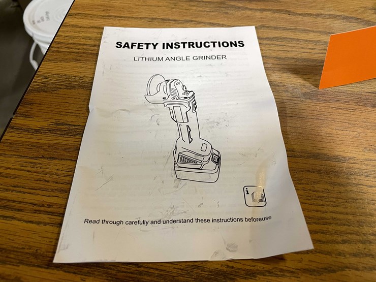 #8672-•-dewalt-style-cut-off-tool-kit-with-batteries-and-case-(pr11)-image-10