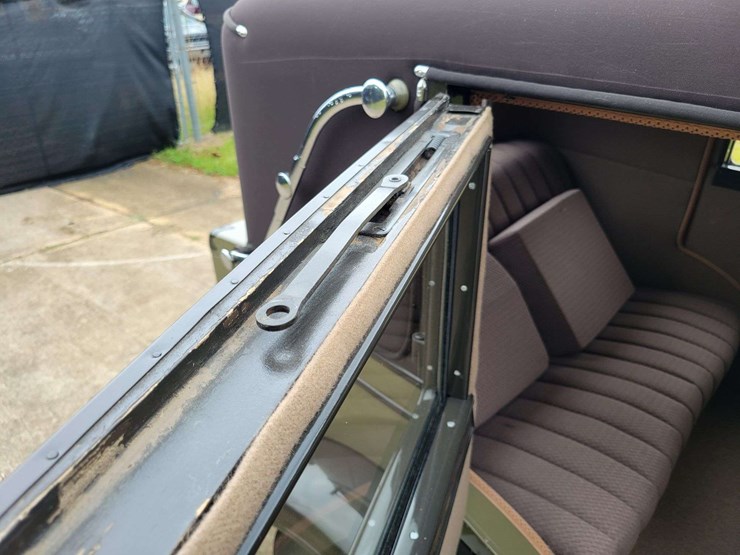 1928-pontiac-sedan-image-58