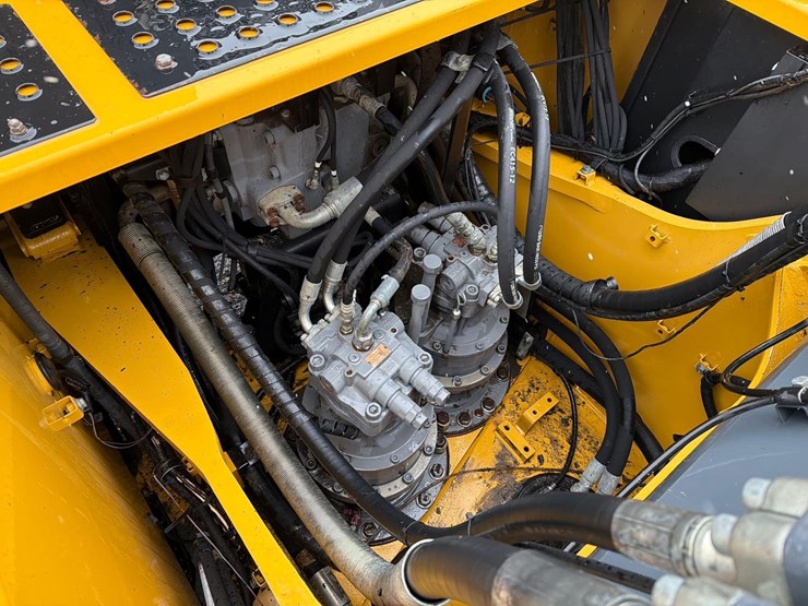 2017-deere-470g-lc-image-21