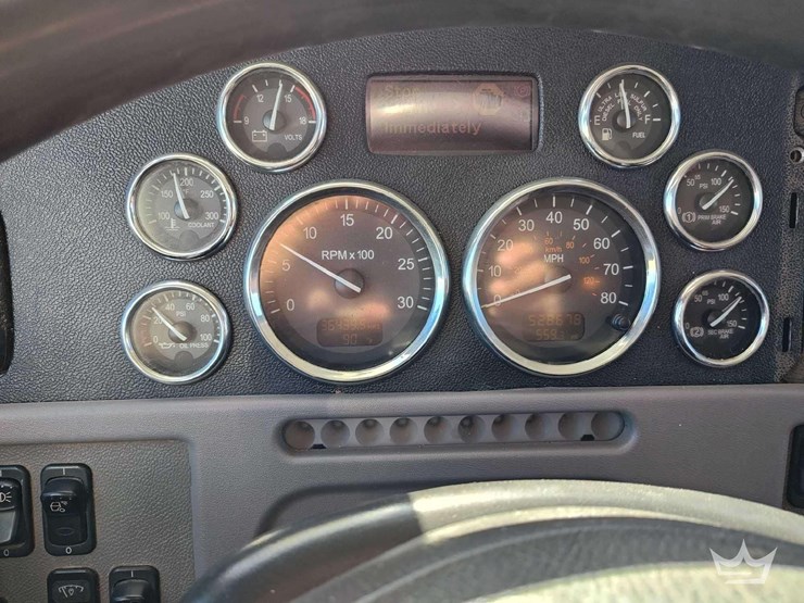2015-peterbilt-389-image-21