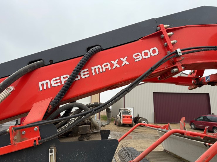 2011-kuhn-merge-maxx-900-image-22