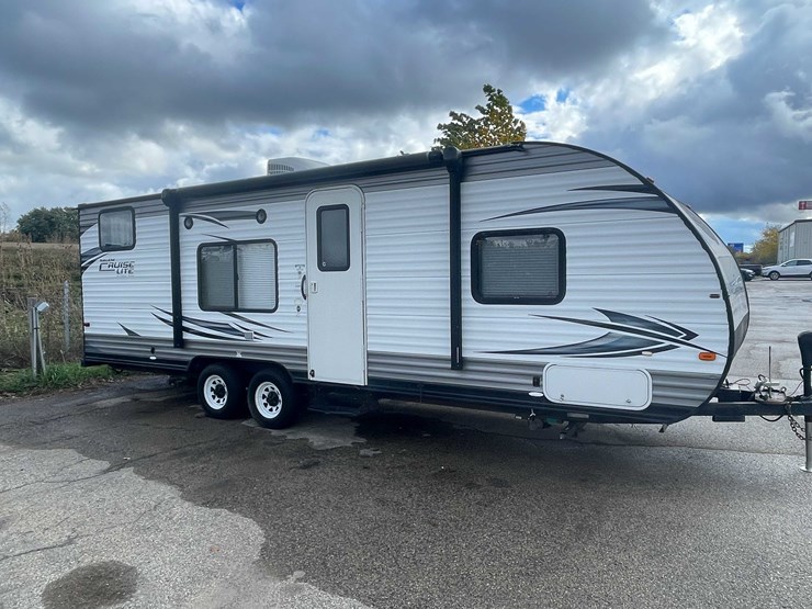 #1404-•-2015-salem-cruise-lite-camper-(no-title)-(of)-image-4