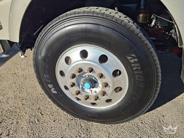 2011-kenworth-t800-image-13