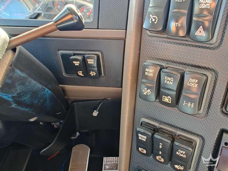 2019-international-hx620-image-18