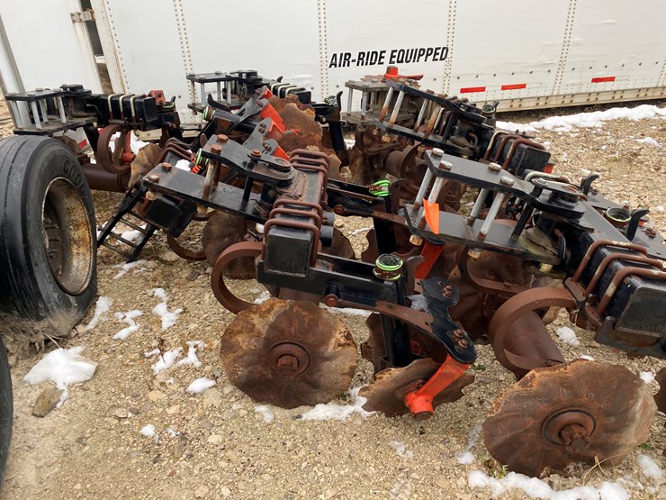 #8482-•-(7)-contour-king-vertical-till-injector-units-(new-holstein,-wi)-image-4