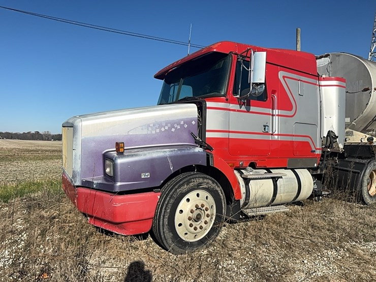 1994-volvo-white-semi-tractor-w/-sleeper,-detroit-diesel,-365hp,-10-speed,-miles-unknown,-*4v1wdbrh1rn679717*-not-running,-no-title-image-1
