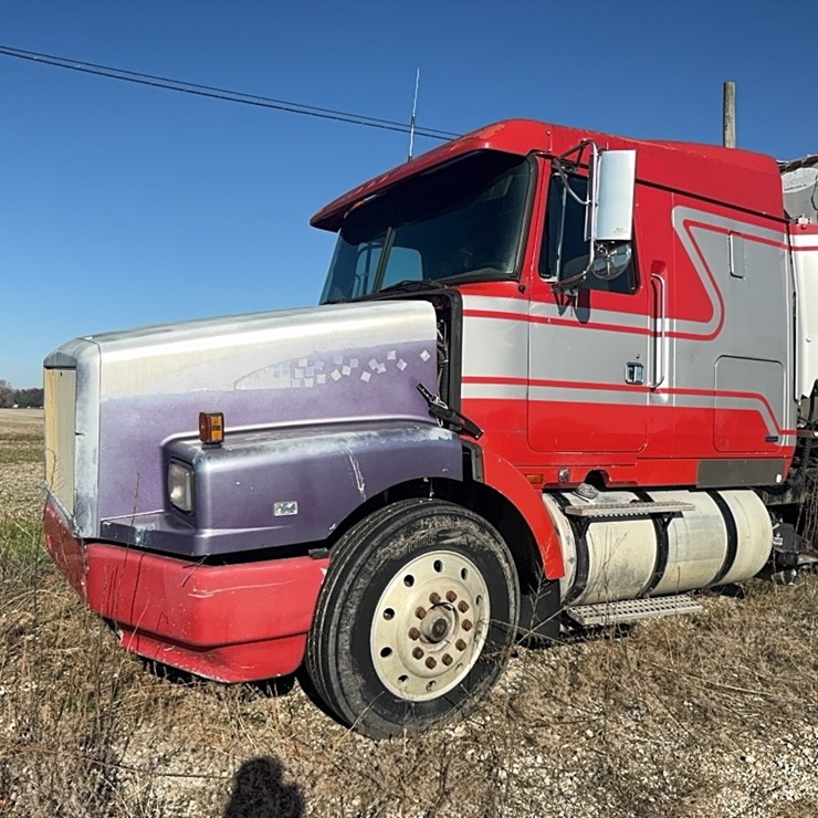 1994 VOLVO White Semi Tractor w/ Sleeper, Detroit Diesel, 365HP, 10 speed, miles unknown, *4V1WDBRH1RN679717* Not Running, NO TITLE