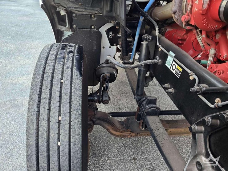 2015-peterbilt-567-image-33