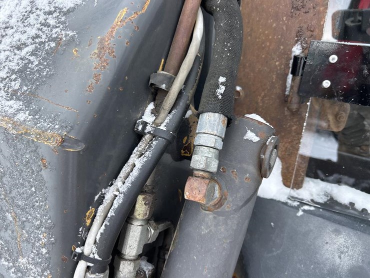 new-holland-ls180-image-13