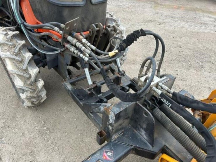 2008-kubota-m7040d-image-27