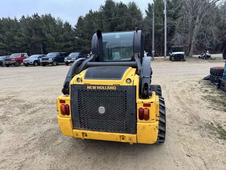 2014-new-holland-l220-image-6