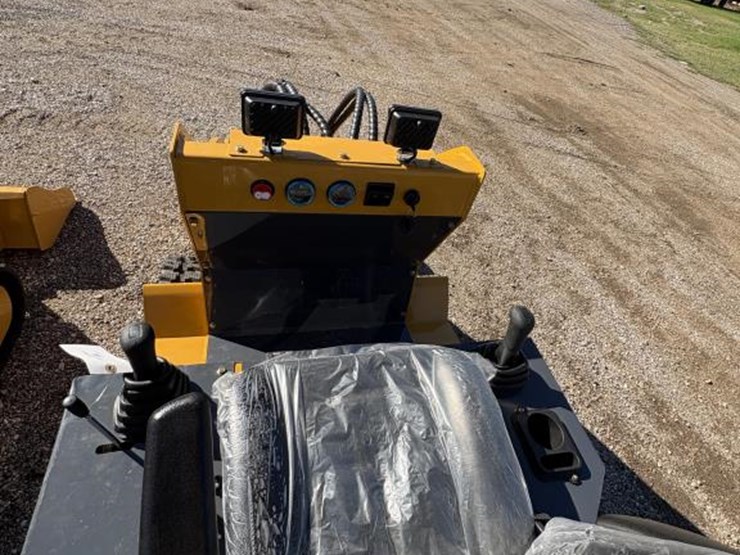 #118-•-sdll80-mini-skid-steer-loader-image-5