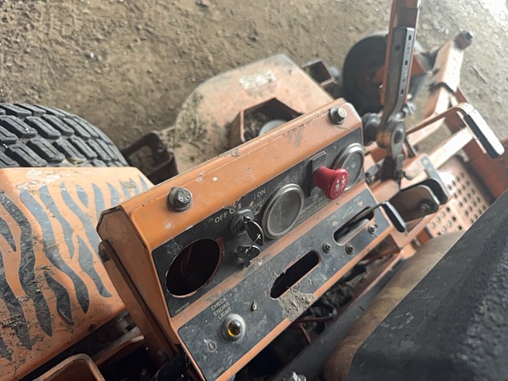 scag-turf-tiger-zero-turn-mower-image-9