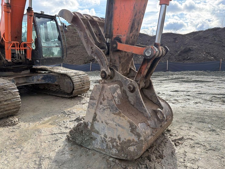 2018-hitachi-zx300-lc-6n-image-12