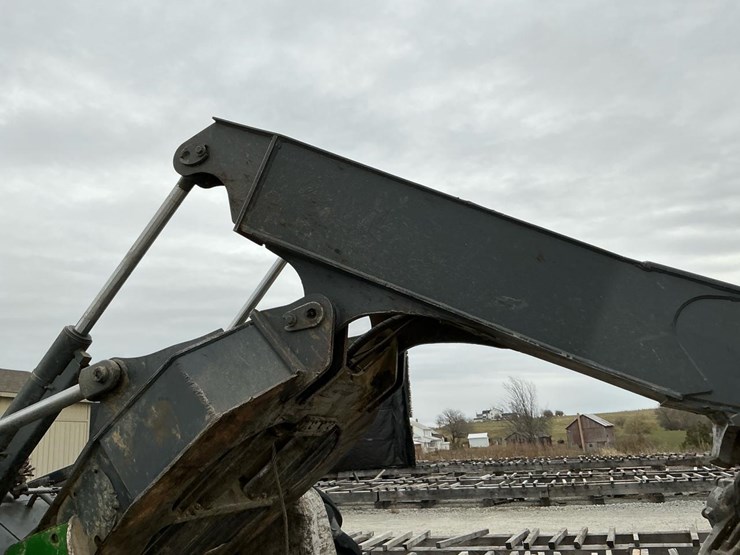 2016-deere-648l-image-50