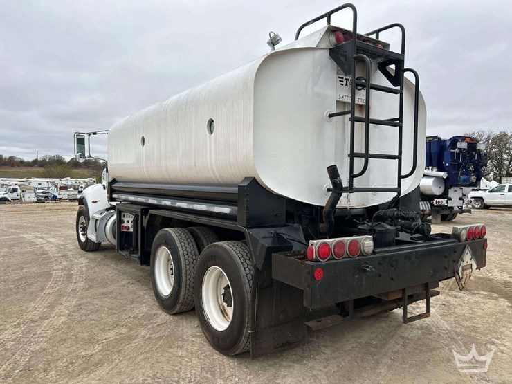 2013-peterbilt-348-image-3