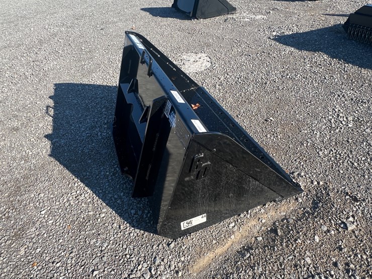 #29796-•-blue-diamond-44"-smooth-bucket-image-4