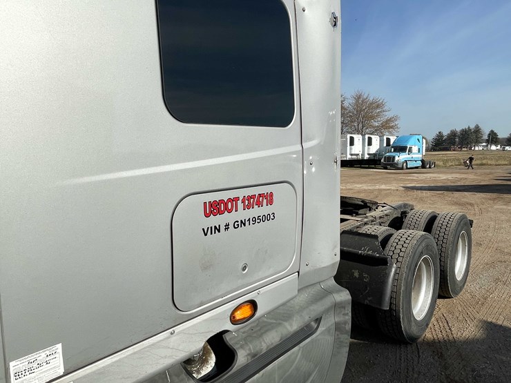 #200-•-2016-international-semi-tractor-(title-in-delay)-(denmark,-wi)-image-18