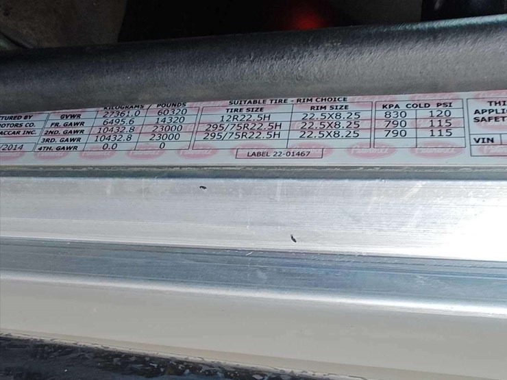 2015-peterbilt-389-image-43