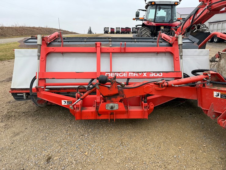 2011-kuhn-merge-maxx-900-image-17