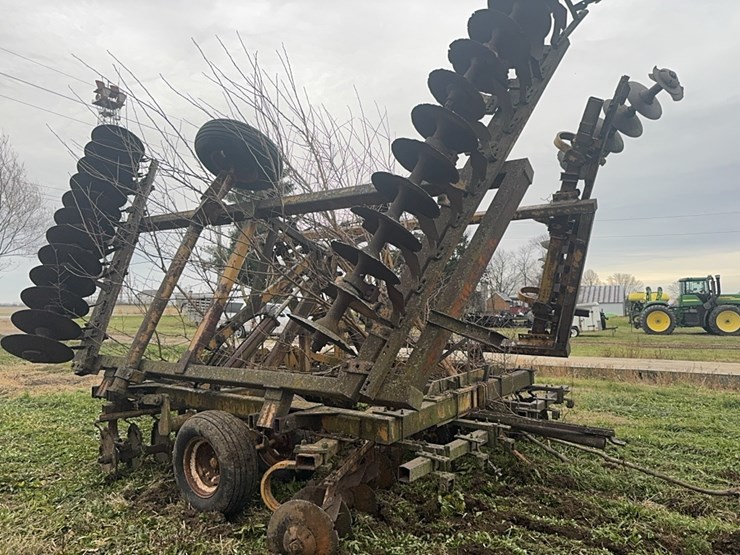 25’-wing-fold-disk,-poor-condition.--hydraulic-hoses-are-dry-rotted.--buyer-responsible-for-removal-image-15