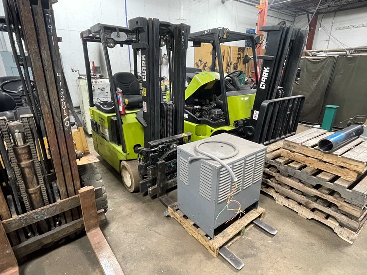 #454-•-clark-electric-forklift-(shawano,-wi)-image-1