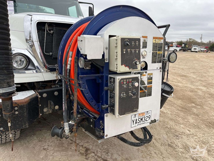 2010-international-7600-image-27