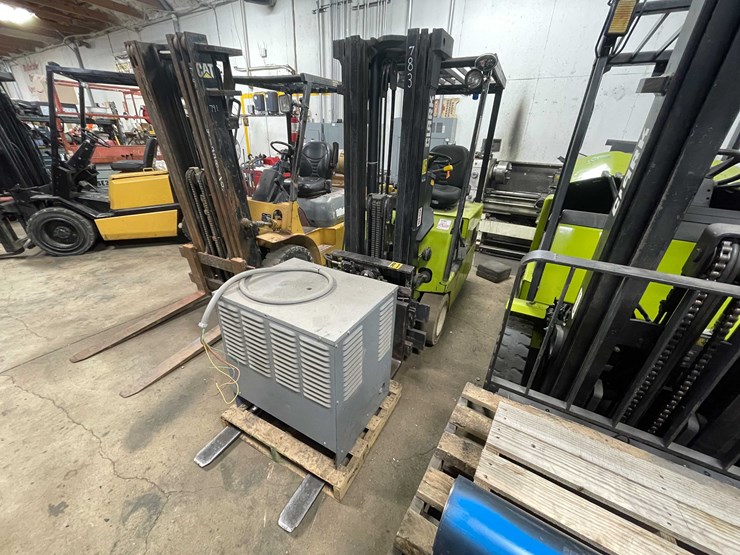 #454-•-clark-electric-forklift-(shawano,-wi)-image-3