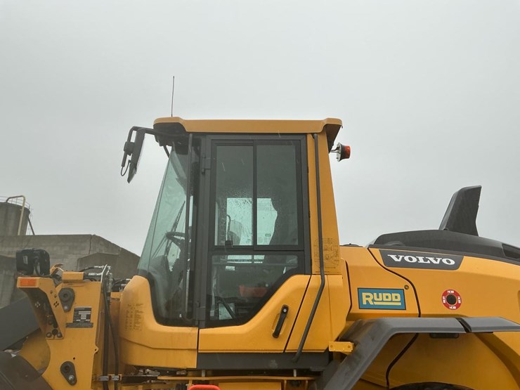 2022-volvo-l60h-image-45