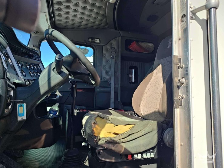 2012-kenworth-t800-image-42