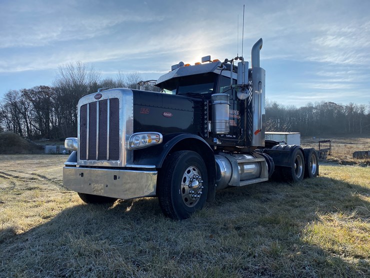 #1012-•-2013-peterbilt-tandem-axle-day-cab-semi-(has-wi-title)-(colfax,-wi)-image-1