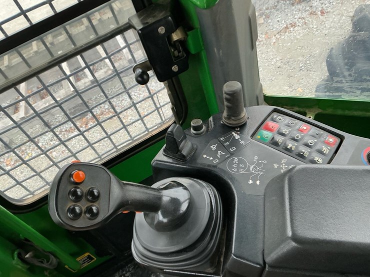 2016-deere-648l-image-15