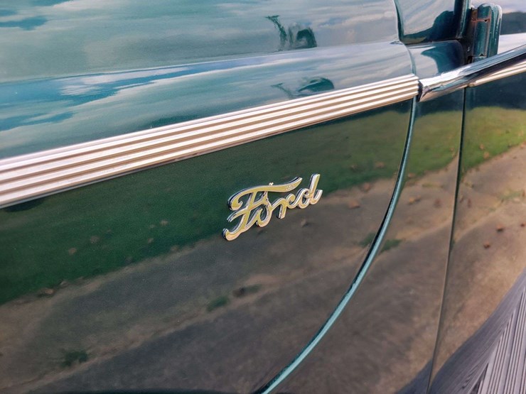 1940-ford-sedan-image-101