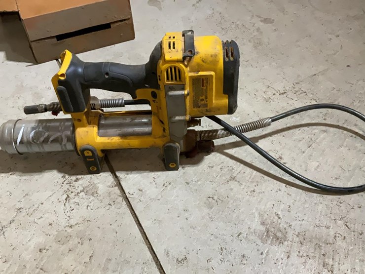 #100-•-dewalt-grease-gun-image-1