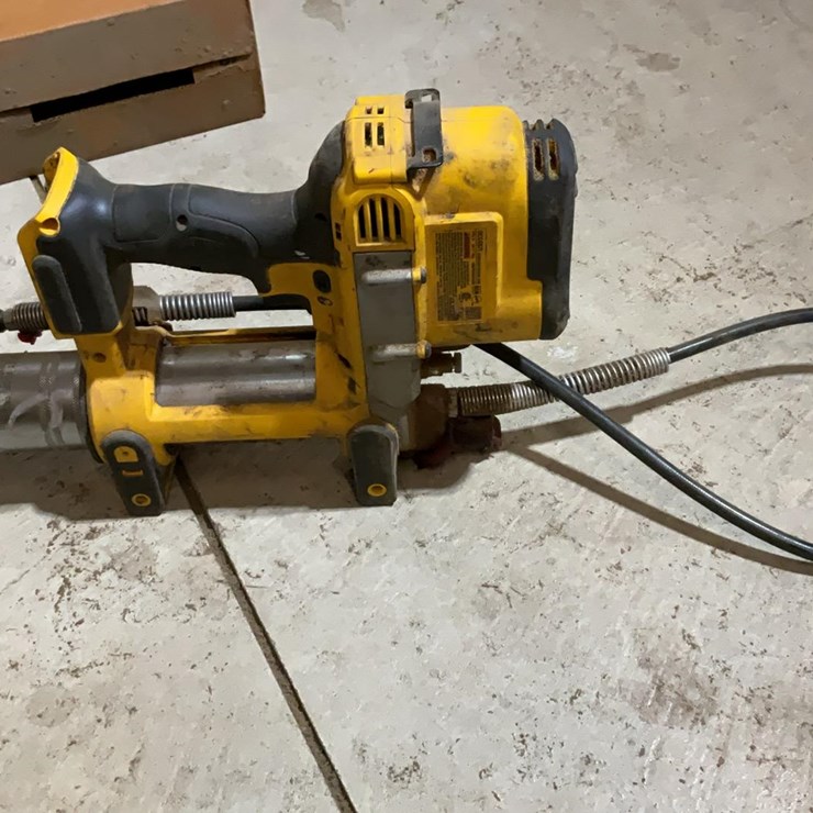 #100 • Dewalt Grease Gun