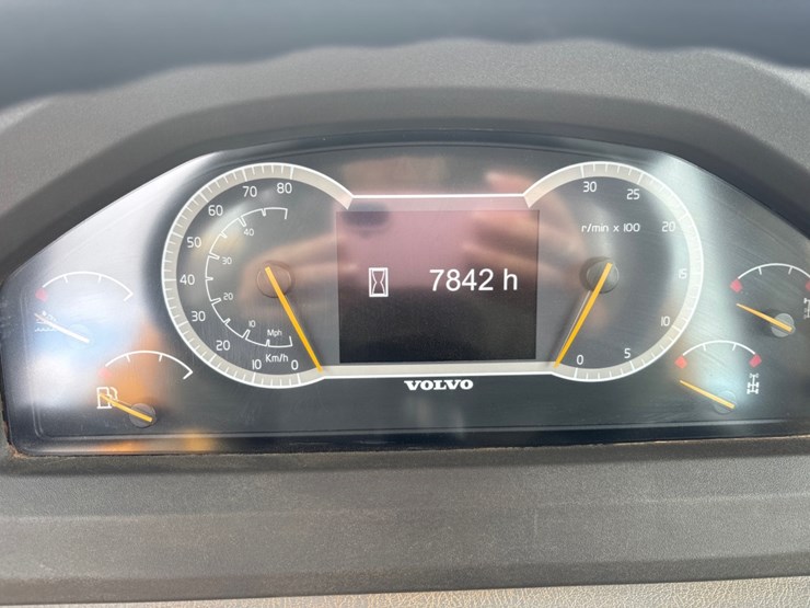 2017-volvo-a25g-image-24