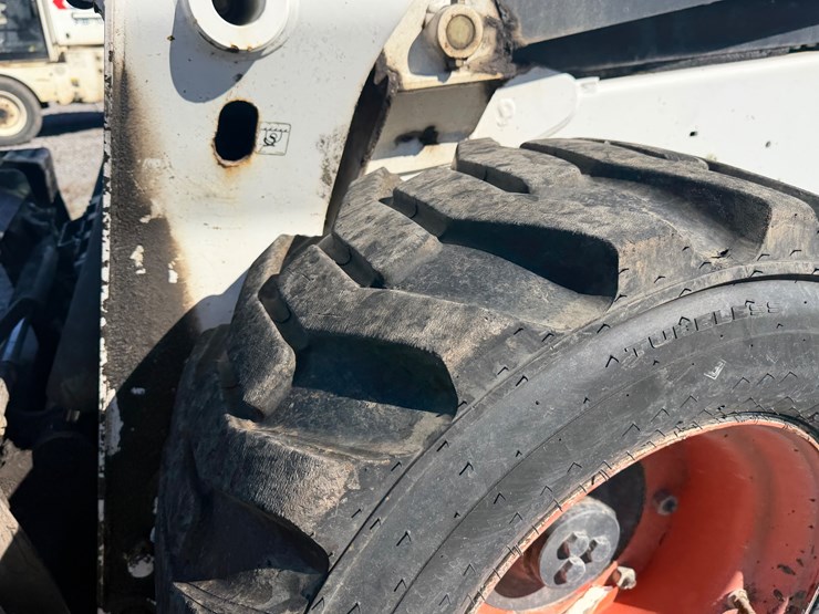 2013-bobcat-s750-image-10