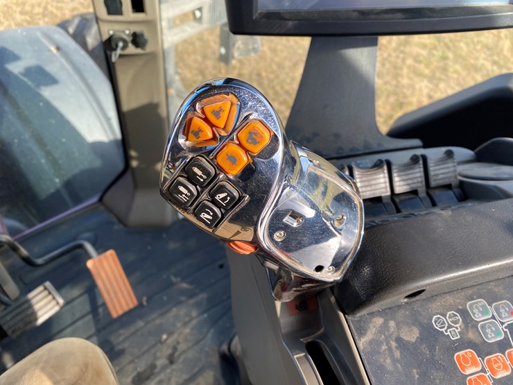 2014-case-ih-340-image-56